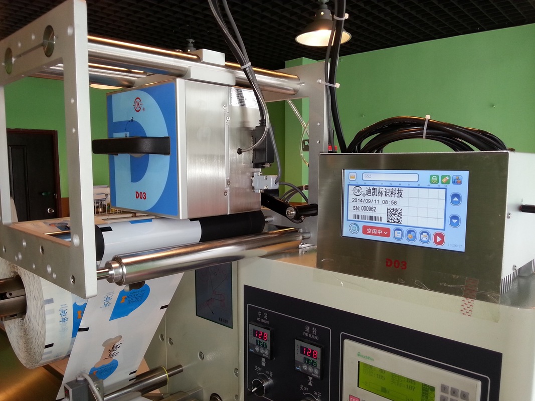 DIKAI D03S Overprinter a trasferimento termico con testina di stampa da 32 mm per la stampa di codici QR e codici a barre negli impianti di produzione